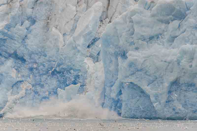 73 - Groenlandia - fiordo Tunulliarfik - glaciar Qaleraliq - desprendimiento